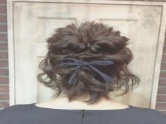 個性的なアレンジに視線集中。パーティーヘアスタイルで自分らしさを演出