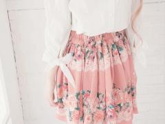 暑い日だって女性らしさを忘れずにいたい。夏向け「花柄ネイル」デザインカタログ