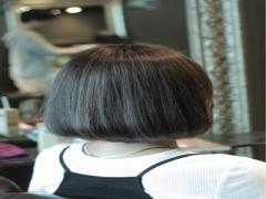 「ボブに飽きた」そんな声に答える秘密はパーマにある。毛先ちゅるんで新たなヘアスタイ