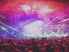 今年の夏は、更にアツく♡指先まで弾けるカラフル“フェスネイル”15選