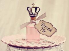 不思議の国へようこそ♡乙女心をくすぐる「アリスネイル」デザインカタログ