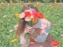 夏の香りを指先で楽しむ。大人の女性らしい上品なドライフラワーネイル