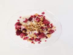 ザクサク食感を楽しんで♡ローソンから「フルーツグラノーラリング」新発売