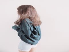 彼の隠れた本音が知りたいの。"顔を触る仕草"で本音を読み取る恋愛心理チェックリスト