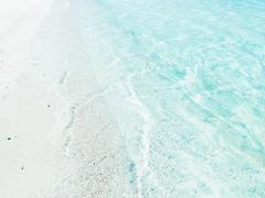 ぷっくりリアルで可愛らしい♡海に触れたような指先は水滴ネイルで作りましょう