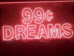 寒色派 vs 暖色派。あなたはどっちにする？サンダルから見える真夏のフットネイル対決