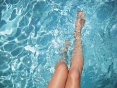 海のように深く、空のように爽やかなブルーネイルで私は夏を満喫する♡