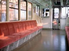 電車のなか、彼と目があった。一冊の本からはじまる、夏の恋物語