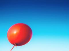 女らしさを全開に。”赤ネイル”で私至上最高にかわいい自分に出会う♡