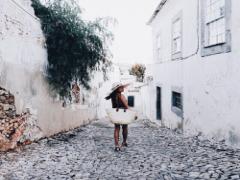 伸びかけだって可愛いの♡長期旅行前にしたい「半分フレンチネイル」デザイン集