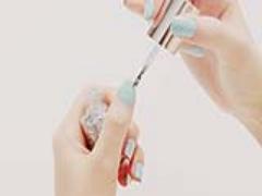 夏の王道カラー、ブルーを取り入れてひんやり涼しげな夏ネイルを楽しんで♡