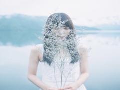 その空気感に夢中です。"押し花ネイル"でふわっと指先に優しさを詰め込んで