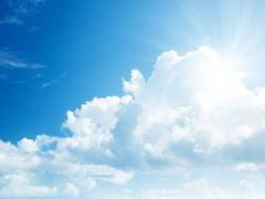 発光フォギー肌で視線をひとり占め♡旬顔を叶える注目のファンデって？