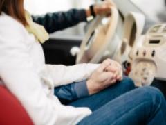 遠距離カップル必見？！彼が思わず我慢できなくなるH台詞５選！