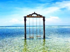 これぞ、フォトジェニック。バリ・ギリ島の「海上ブランコ」がロマンティックすぎ♡