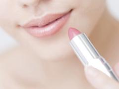 しょんぼり唇を若々しく見せる口紅の塗り方とは