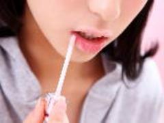 セレブ気取ってんじゃねえ！男が「痛々しい」と感じる女子の行動４つ