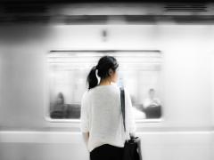 恋のチャンスも無駄に…男子がデートに誘いにくい女子の特徴