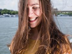 大胆なのは、夏のせい。ハジけるあの子の髪色 "ちょい足し" アレンジ