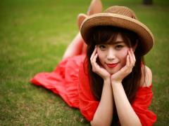 ハットだからって手抜きしないで！ストローハットに映えるこなれヘアアレンジ