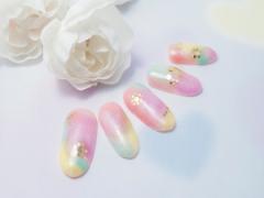 「色で遊ぶネイル」を試してみない？いつもと差がつくネイルデザイン・４選