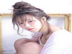 1分で抜け感は作れる。トレンド▷ルーズお団子の"メッシーバン"ヘアカタログ