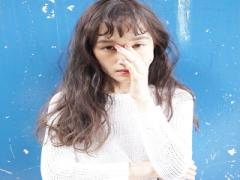 肌をなでる涼しい風を感じたら。首元を優しく包み込む‟女っぽロング”Catalog