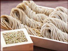江戸時代から続く名物グルメ。深大寺そばが食べられる人気の茶屋！
