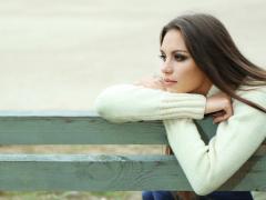 疲れ顔にバイバイ。「目の下のくま」を治して“目元美人”に