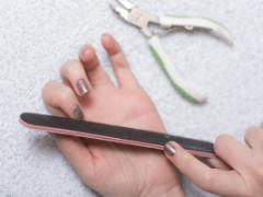 プロ並み！？手抜きに見えない、単色ネイルのコツ