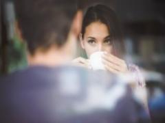 気になる男友だちに失恋話をされたときの女子の対応4つ