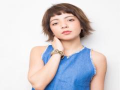 上目遣いの可愛さNo.1。眉上バングで仕上げる“超好感フェイス”の作り方