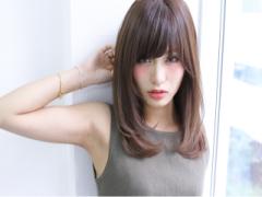 どんなアレンジも、コーデにも。次のヘアスタイルは最強・ミディアムレイヤーで