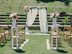 ガーデンウエディングで健気に輝くネイルたち。花嫁さんに贈るネイルデザイン5type♡