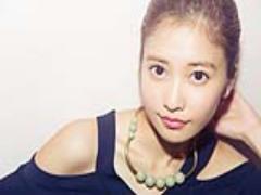 いつだってうるおい美肌。「忙しい」を理由にしない、佐野ひなこのスキンケア