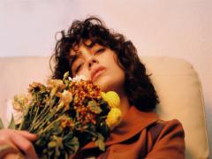 秋は気だるさを味方につけて。〝脱力系ウェーブヘア〟がNEXTヒットの予感♡