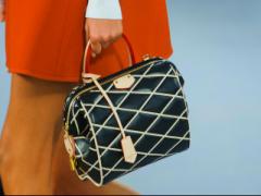 爪先から徐々に衣替え。異素材をまとったレザーネイルに今秋はチャレンジ♩