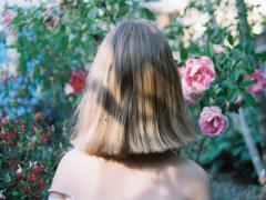 子供っぽさなんて一切無い。光を味方に付ける、大人の為のハイトーンカラー