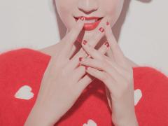 目立ってなんぼの赤ネイル♡女っ気をたっぷり含ませて、ネイルを可愛いく見せたいの。
