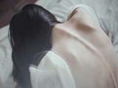 もしやプロレスラーですか？2STEPで出来るエクササイズで華奢な肩を手に入れて。