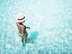 魅力的に見せるカギは透明感。「クリアネイル」で爽やかな指先を手に入れよ♡