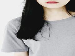 スモーキー過ぎないから私もできる。流行"透けグレー"で魅せる一歩大人のメイク術