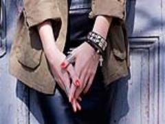 こなれ感しかいらないの。大人な彼女に近付く「カーキネイル」