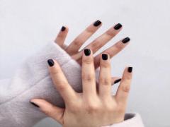 マニキュアとジェルの良いとこ取り。“シェラックネイル”で次のヒット先取り間違いなし