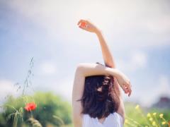 IG「ほんわか大人女子ネイル」で学ぶ。遊び心のある指先のつくりかた♡