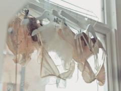 ブラの寿命は洗濯◯回分。意外に知らない？正しい下着のたたみ方と捨てどき