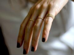 指先の色気に魅せられて。セクシーを演出する3色のお洒落カラーネイル15選