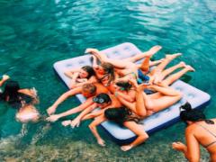 海は好きだけど泳ぐのはニガテ。浜辺警備員の私は「ビーチマネー探し」を楽しむの♡