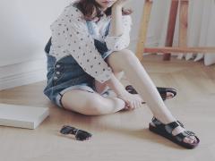 サンダルから嫌なニオイ発生中！女子の大敵"足クサ問題"に今すぐ終止符を打て♡