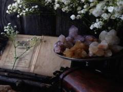 ワタシの指先が宝石箱だから。鉱物の輝きでつくるハイセンスネイルのススメ